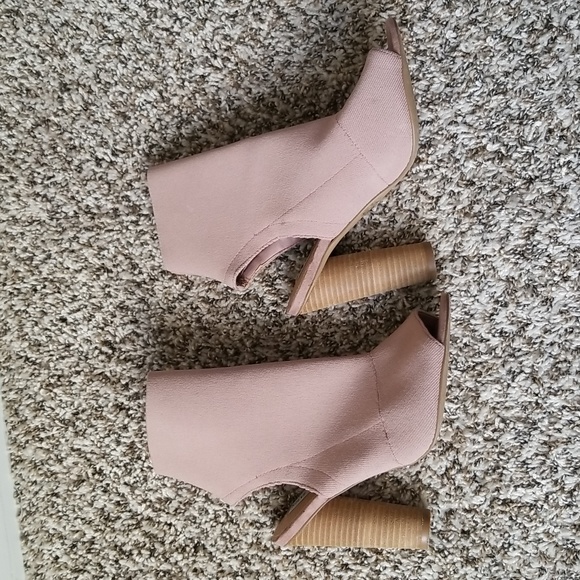 Pale Pink Steve Madden Cloth Heel Out Opened Toe Ankle Shoes - Picture 1 of 7